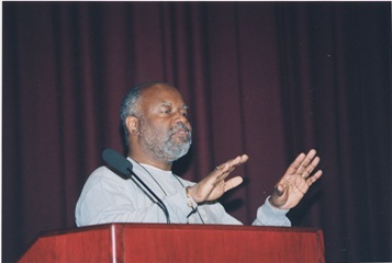 Photo of Bill Jenkins speaking in the 2000 Annual Minority Health Conference